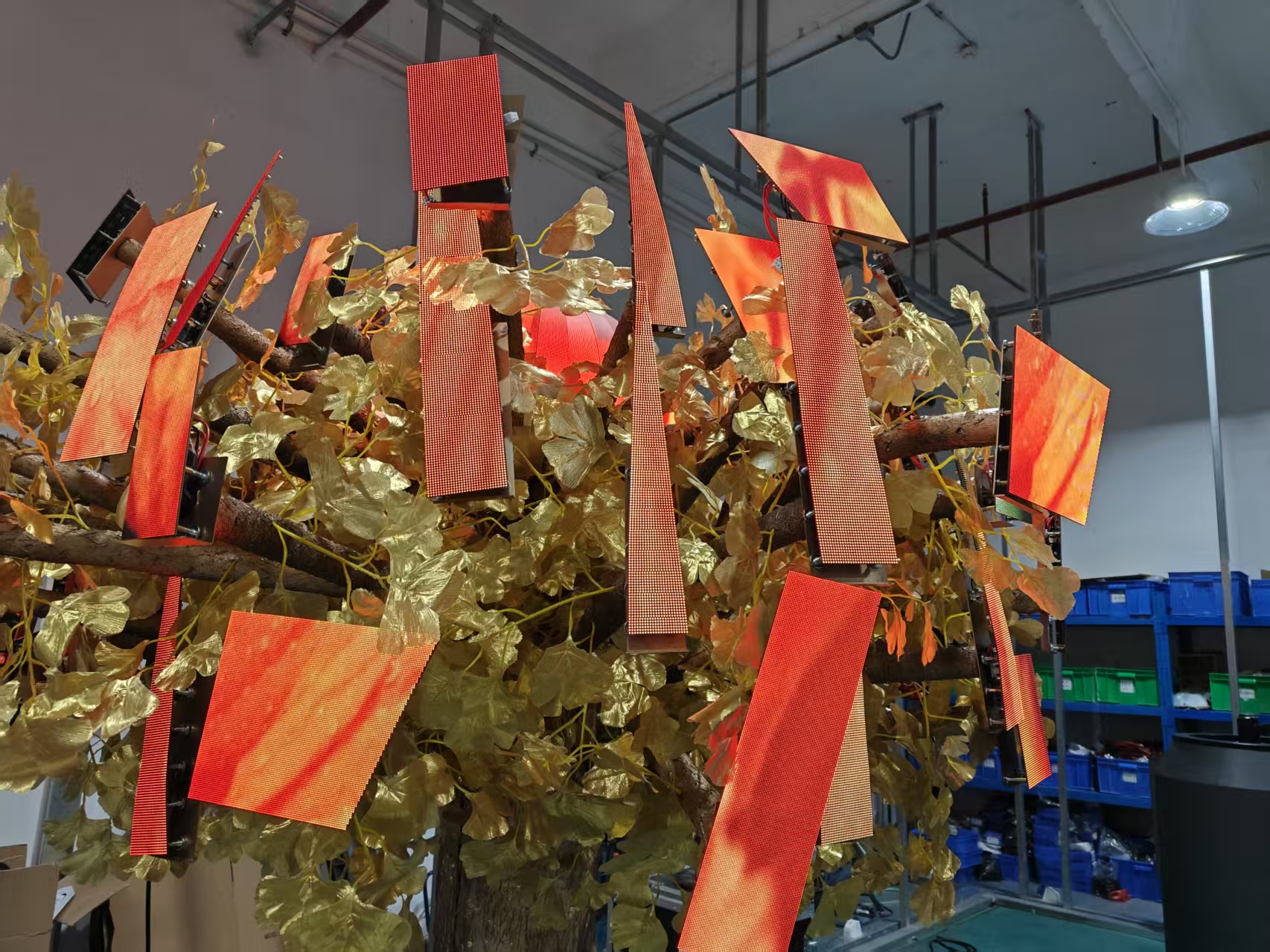 深圳英宝展会 “发财树” 树形异形 LED 显示屏控制系统项目