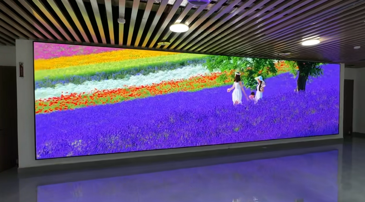 六安钢铁控股展厅 P1.53 高清造型 LED 显示项目